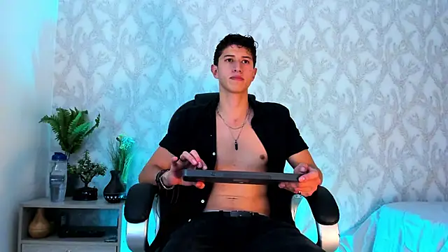 Snapshot of Dorianmistery2322_ chatting on 12/19/24, 03:40 Dorianmistery2322  online show from 12/19/24, 03:40