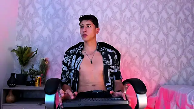 Snapshot of Dorianmistery2322_ chatting on 12/27/24, 03:31 Dorianmistery2322  online show from 12/27/24, 03:31