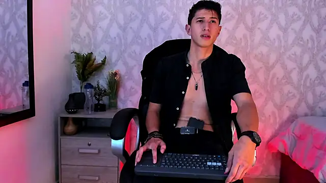 Snapshot of Dorianmistery2322_ chatting on 12/28/24, 11:09 Dorianmistery2322  online show from 12/28/24, 11:09