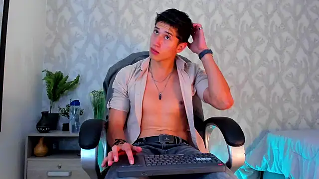 Snapshot of Dorianmistery2322_ chatting on 01/18/25, 04:26 Dorianmistery2322  online show from 01/18/25, 04:26