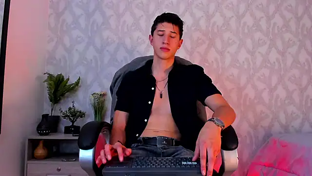 Snapshot of Dorianmistery2322_ chatting on 01/19/25, 04:22 Dorianmistery2322  online show from 01/19/25, 04:22