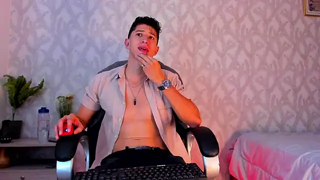 Snapshot of Dorianmistery2322_ chatting on 01/21/25, 04:10 Dorianmistery2322  online show from 01/21/25, 04:10