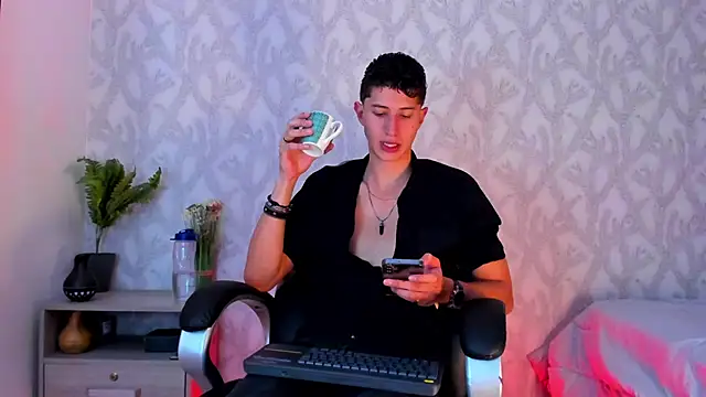 Snapshot of Dorianmistery2322_ chatting on 01/22/25, 07:25 Dorianmistery2322  online show from 01/22/25, 07:25