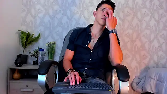 Snapshot of Dorianmistery2322_ chatting on 01/30/25, 05:30 Dorianmistery2322  online show from 01/30/25, 05:30