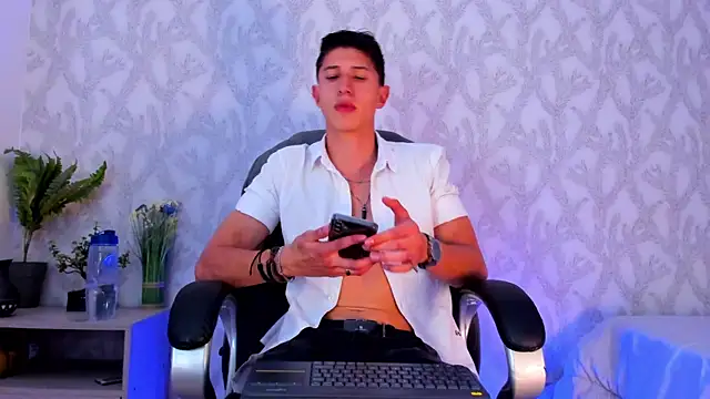 Snapshot of Dorianmistery2322_ chatting on 01/30/25, 04:45 Dorianmistery2322  online show from 01/30/25, 04:45