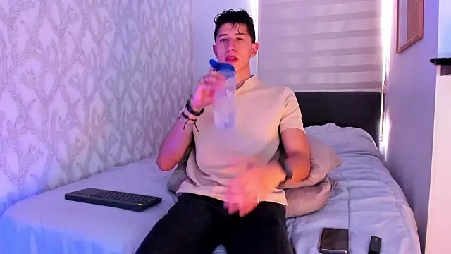 Snapshot of Dorianmistery2322_ chatting on 02/03/25, 06:49 Dorianmistery2322  online show from 02/03/25, 06:49