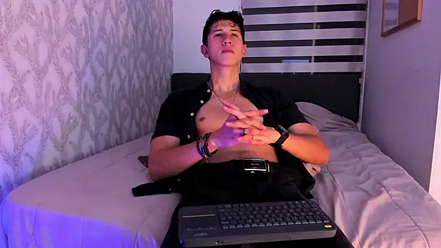 Snapshot of Dorianmistery2322_ chatting on 02/25/25, 04:24 Dorianmistery2322  online show from 02/25/25, 04:24