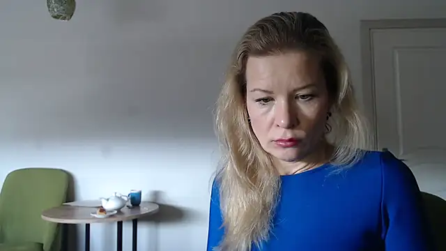 Snapshot of Juli_julyyy chatting on 12/30/24, 08:21 Juli julyyy online show from 12/30/24, 08:21