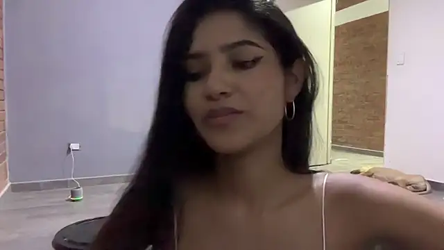 Snapshot of chiarabrielle00 chatting on 07/10/26, 01:32 chiarabrielle00 online show from 07/10/26, 01:32