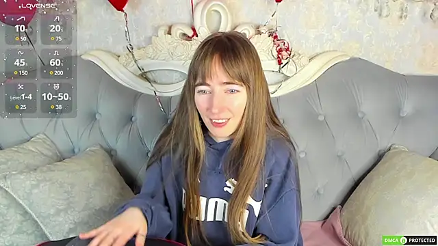 Snapshot of MillicentFarrell chatting on 02/19/25, 03:39 MillicentFarrell online show from 02/19/25, 03:39