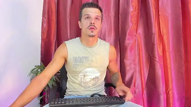 Snapshot of DonyBrown chatting on 09/18/25, 02:57 DonyBrown online show from 09/18/25, 02:57