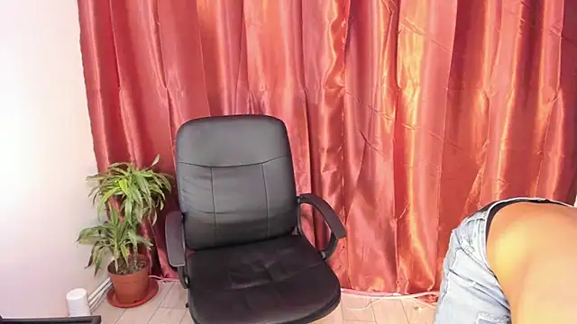 Snapshot of DonyBrown chatting on 10/25/25, 04:53 DonyBrown online show from 10/25/25, 04:53