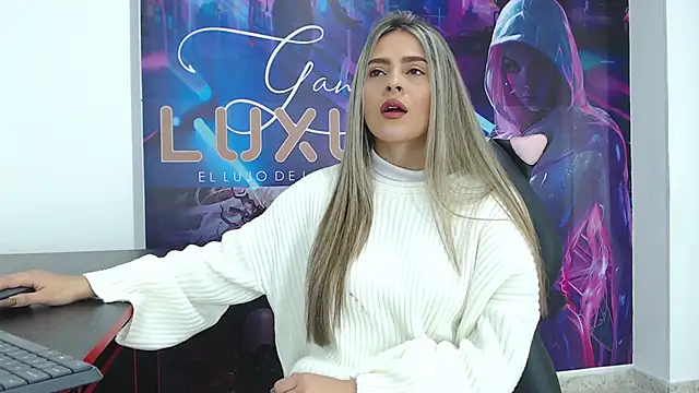 Snapshot of miacarperr1 chatting on 02/10/25, 08:53 miacarperr1 online show from 02/10/25, 08:53