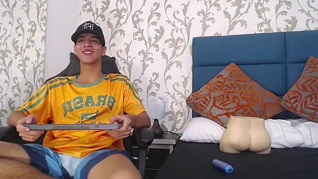 Snapshot of Tyler_Rodriguez chatting on 02/11/25, 02:57 Tyler Rodriguez online show from 02/11/25, 02:57