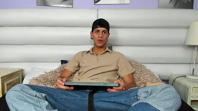 Snapshot of Tyler_Rodriguez chatting on 02/26/25, 07:38 Tyler Rodriguez online show from 02/26/25, 07:38