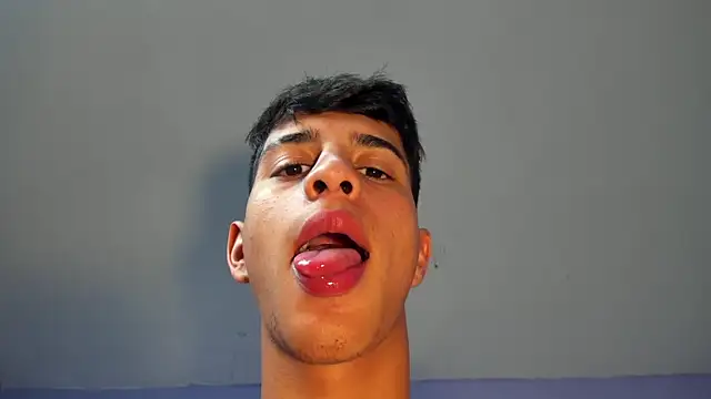 Snapshot of Tyler_Rodriguez chatting on 02/26/25, 10:42 Tyler Rodriguez online show from 02/26/25, 10:42