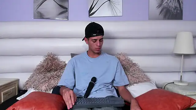 Snapshot of Tyler_Rodriguez chatting on 03/03/25, 07:49 Tyler Rodriguez online show from 03/03/25, 07:49