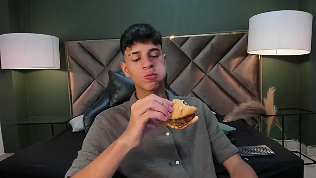 Snapshot of Tyler_Rodriguez chatting on 03/09/25, 03:22 Tyler Rodriguez online show from 03/09/25, 03:22