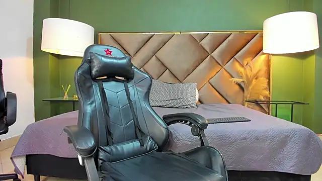 Snapshot of Tyler_Rodriguez chatting on 09/30/25, 03:33 Tyler Rodriguez online show from 09/30/25, 03:33