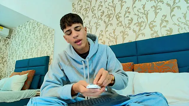 Snapshot of Tyler_Rodriguez chatting on 10/21/25, 12:00 Tyler Rodriguez online show from 10/21/25, 12:00