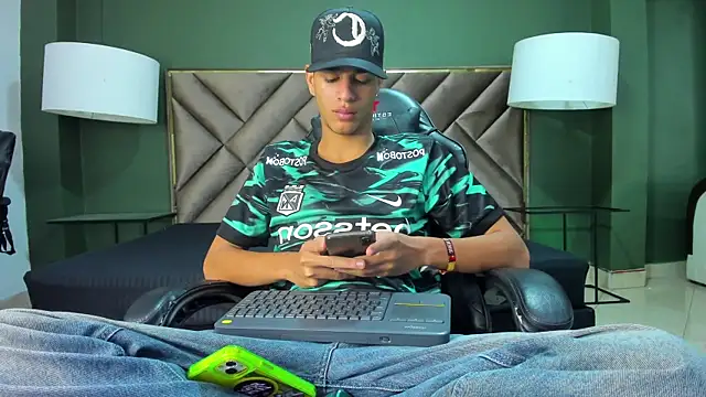 Snapshot of Tyler_Rodriguez chatting on 10/27/25, 11:41 Tyler Rodriguez online show from 10/27/25, 11:41