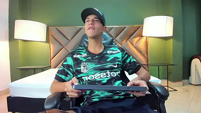 Snapshot of Tyler_Rodriguez chatting on 10/29/25, 03:31 Tyler Rodriguez online show from 10/29/25, 03:31