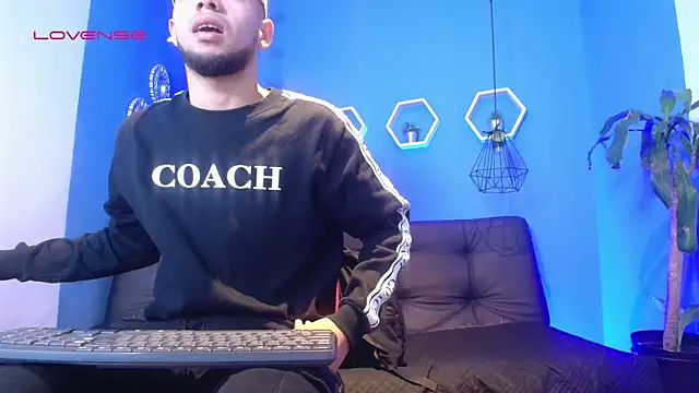 Snapshot of jhon_ath chatting on 11/21/25, 04:11 jhon ath online show from 11/21/25, 04:11