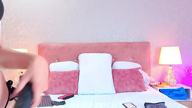 LiliFox18 online show from 02/07/25, 07:06