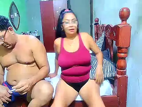 Snapshot of rosi_pamela chatting on 12/28/24, 11:59 rosi pamela online show from 12/28/24, 11:59