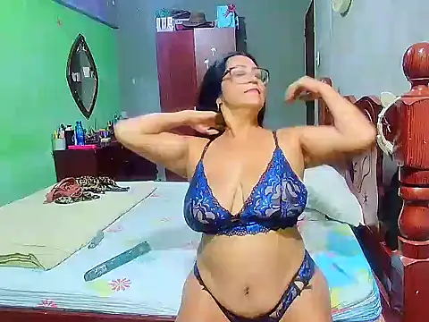 Snapshot of rosi_pamela chatting on 01/14/25, 06:28 rosi pamela online show from 01/14/25, 06:28