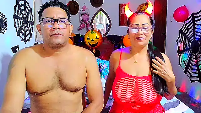 Snapshot of rosi_pamela chatting on 10/19/25, 01:34 rosi pamela online show from 10/19/25, 01:34