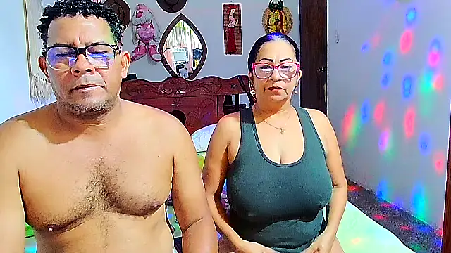 Snapshot of rosi_pamela chatting on 11/16/25, 03:06 rosi pamela online show from 11/16/25, 03:06