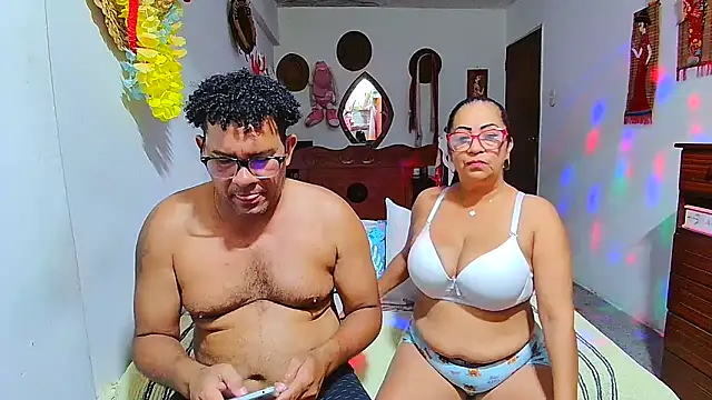 Snapshot of rosi_pamela chatting on 04/18/26, 03:27 rosi pamela online show from 04/18/26, 03:27