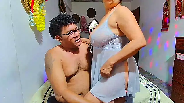 Snapshot of rosi_pamela chatting on 04/24/26, 06:54 rosi pamela online show from 04/24/26, 06:54