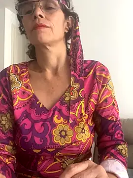 MireyaTorresGu online show from 10/31/25, 04:08