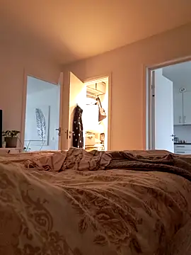 Snapshot of AlvinaSWE chatting on 11/06/25, 01:01 AlvinaSWE online show from 11/06/25, 01:01