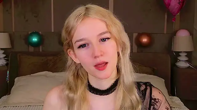 Snapshot of NaomiLoys chatting on 02/15/25, 04:23 NaomiLoys online show from 02/15/25, 04:23