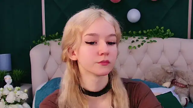 Snapshot of NaomiLoys chatting on 02/16/25, 05:04 NaomiLoys online show from 02/16/25, 05:04