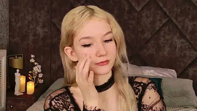 Snapshot of NaomiLoys chatting on 02/21/25, 11:54 NaomiLoys online show from 02/21/25, 11:54