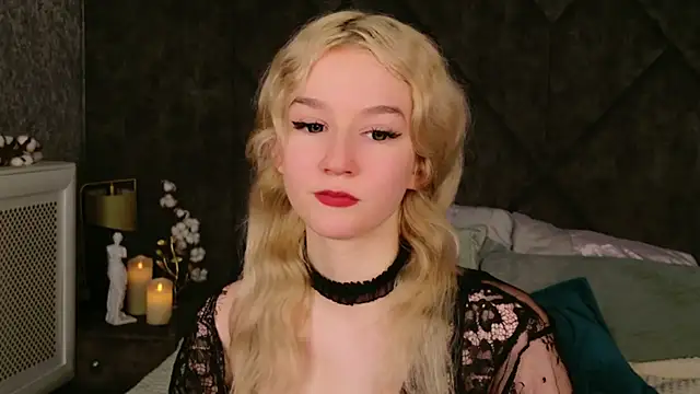 Snapshot of NaomiLoys chatting on 02/24/25, 03:23 NaomiLoys online show from 02/24/25, 03:23