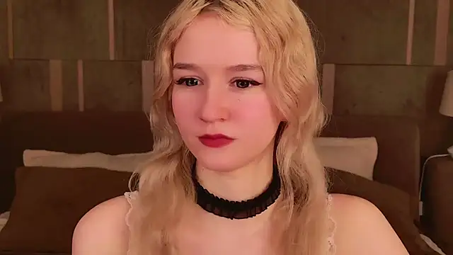 Snapshot of NaomiLoys chatting on 03/10/25, 01:01 NaomiLoys online show from 03/10/25, 01:01