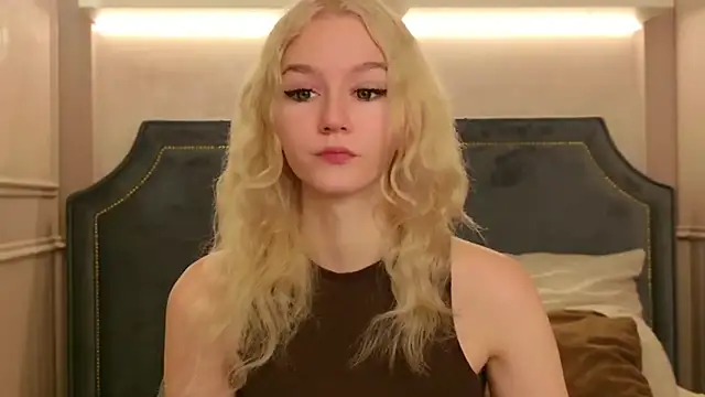 Snapshot of NaomiLoys chatting on 09/19/25, 10:49 NaomiLoys online show from 09/19/25, 10:49