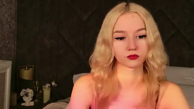 NaomiLoys online show from 12/02/25, 03:51