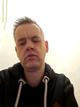 Snapshot of Hectorthyssen1 chatting on 02/08/25, 11:01 Hectorthyssen1 online show from 02/08/25, 11:01