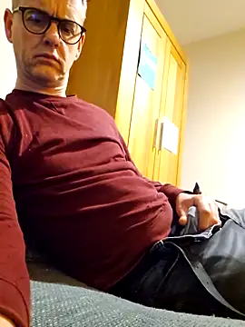 Snapshot of Hectorthyssen1 chatting on 02/14/25, 11:20 Hectorthyssen1 online show from 02/14/25, 11:20