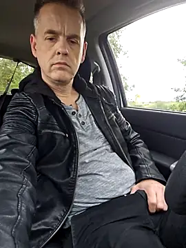 Snapshot of Hectorthyssen1 chatting on 10/17/25, 02:19 Hectorthyssen1 online show from 10/17/25, 02:19