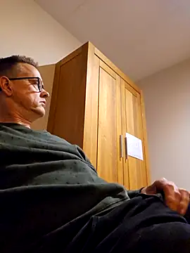 Snapshot of Hectorthyssen1 chatting on 10/18/25, 10:32 Hectorthyssen1 online show from 10/18/25, 10:32