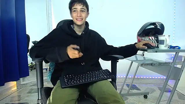 Zacktk7 online show from 12/17/24, 11:27