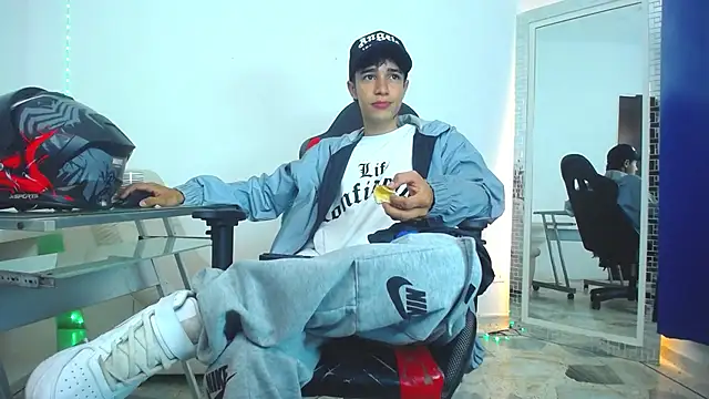 Zacktk7 online show from 12/25/24, 06:30