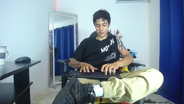 Zacktk7 online show from 01/31/25, 08:43